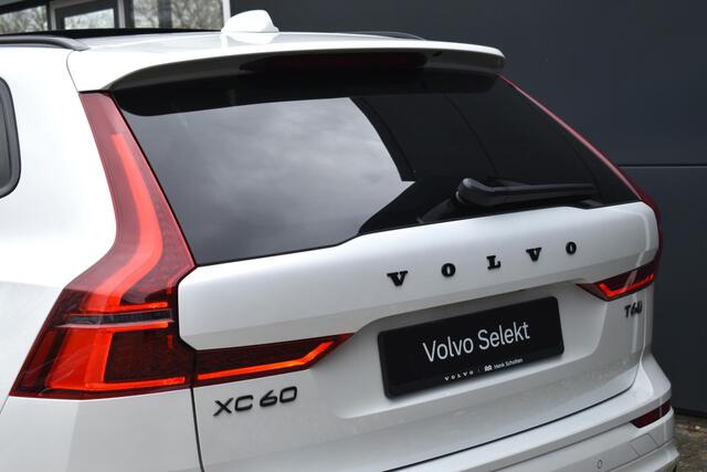 Volvo XC60 T6 Plug-in hybrid AWD Plus Black Edition | Panoramadak | Verwarmbare voorstoelen en achterbank | 360 graden camera | Premium audio by Harman Kardon | Elektrische achterklep | Adaptieve cruise control | BLIS | Head Up Display | Volvo Guard Alarm | Google N