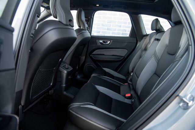 Volvo XC60 2.0 T6 Plug-in hybrid AWD Plus Dark | PHEV | 360 Graden Camera | Panoramadak | Harman Kardon Audio | Sportstoelen | Elektrisch Verstelbare Voorstoelen | BLIS | Navigatie | Apple Carplay | Android Auto