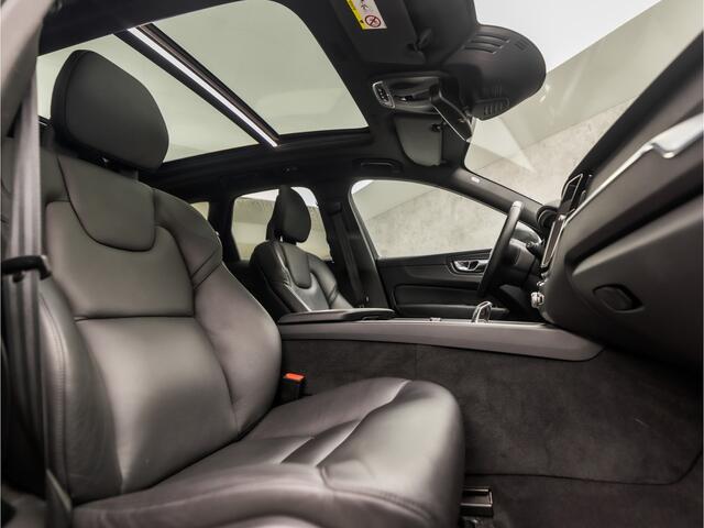 Volvo XC60 2.0 T8 Twin Engine AWD Inscription 391Pk Automaat (PANORAMADAK, LUCHTVERING, APPLE CARPLAY, GROOT NAVI, ELEK SPORTSTOELEN, LEDER, ZWART HEMEL, STOELVERWARMING, GETINT GLAS, NIEUWSTAAT)