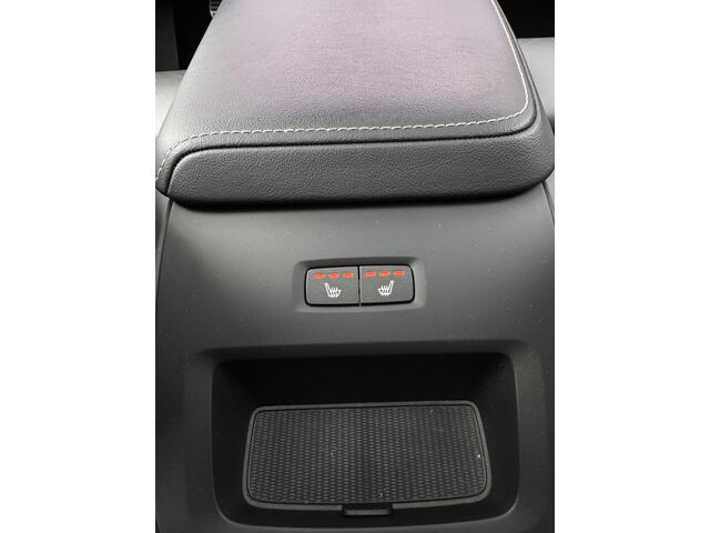 Volvo XC60 2.0 T8 Plug-in hybrid AWD R-Design | Long Range | Trekhaak | Elektrisch verstelbare bestuurders stoel | Panorama dak | 21" velgen | Adaptieve Cruis control | Harman & Kardon | Stoel/stuur verwarming | Achterbank verwarming | Camera |