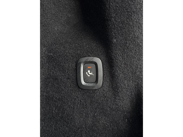 Volvo XC60 2.0 T8 Plug-in hybrid AWD R-Design | Long Range | Trekhaak | Elektrisch verstelbare bestuurders stoel | Panorama dak | 21" velgen | Adaptieve Cruis control | Harman & Kardon | Stoel/stuur verwarming | Achterbank verwarming | Camera |