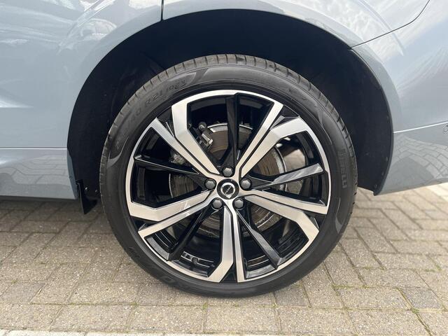 Volvo XC60 T8 Plug-in hybrid AWD Ultra Black Edition | Panoramadak | Trekhaak | 360 Graden Camera | Stoel- en Stuurverwarming |