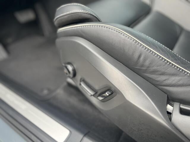 Volvo XC60 T8 Plug-in hybrid AWD Ultra Black Edition | Panoramadak | Trekhaak | 360 Graden Camera | Stoel- en Stuurverwarming |