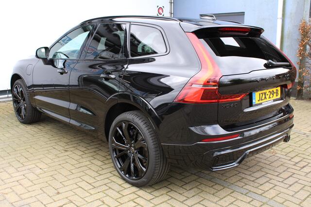 Volvo XC60 2.0 T6 Plug-in hybrid AWD Ultra Black Edition | Panorama dak | Luchtvering | Bowers & Wilkins Audiosysteem | Elektrisch wegklapbare trekhaak | Head-Up display | Elektrisch verstelbare stoelen + Memory | 360* Camera | Stoel/Stuur verwarming | Stoelventilat