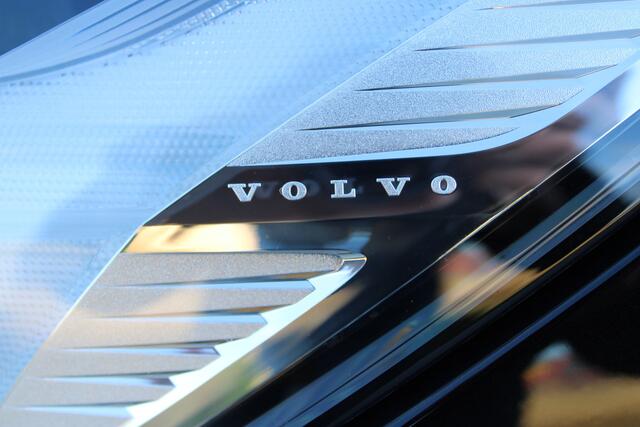 Volvo XC60 2.0 T6 Plug-in hybrid AWD Ultra Black Edition | Incl. 12 maanden garantie | NIEUW! | Massage stoelen | Stoel verwarming voor & achter | Elektrisch verstelbare voor stoelen met geheugen | Stuurverwarming | Bowers & Wilkins | 360° camera | Apple Carplay/And