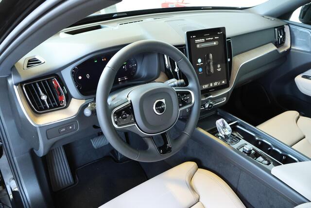 Volvo XC60 2.0 T6 Plug-in hybrid AWD Plus Dark | Elektrisch Schuif/Kantel-Panoramadak | Head-Up Display | 360º Camera | 20" Lichtmetalen Wielen | Harman Kardon Premium Audio |