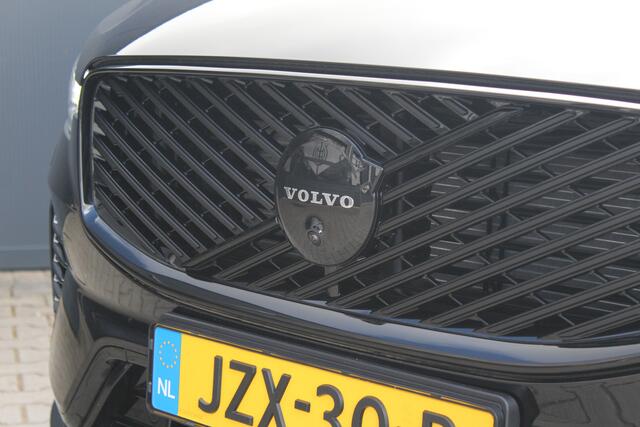 Volvo XC60 2.0 T6 Plug-in hybrid AWD Ultra Black Edition | Panorama dak | Luchtvering | Bowers & Wilkins | Trekhaak elektrisch wegklapbaar | Head-up display | Elektrisch verstelbare stoelen + memory | 360 graden camera | Stoelverwarming + ventilatie + stuurverwarmin