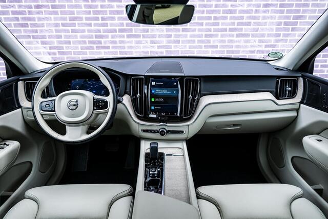 Volvo XC60 2.0 T8 Plug-in hybrid AWD Ultimate Dark | Head-up display | Panorama dak | 360° camera | Gelaagd glas | Adaptieve cruise control | Stoel/ stuur verwarming | Harman & Kardon |