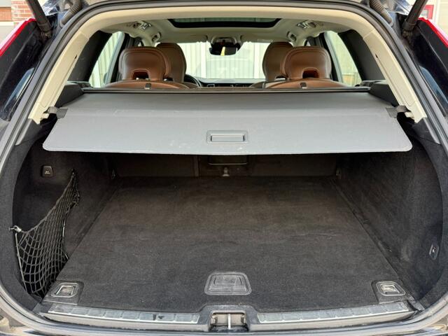 Volvo XC60 2.0 B4 AWD Momentum Pro I Leer I Panorama I Camera I Winterpakket I Trekhaak