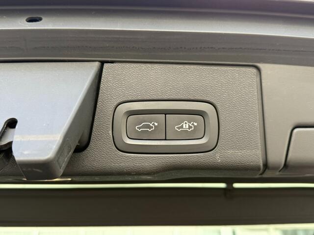 Volvo XC60 2.0 B4 AWD Momentum Pro I Leer I Panorama I Camera I Winterpakket I Trekhaak