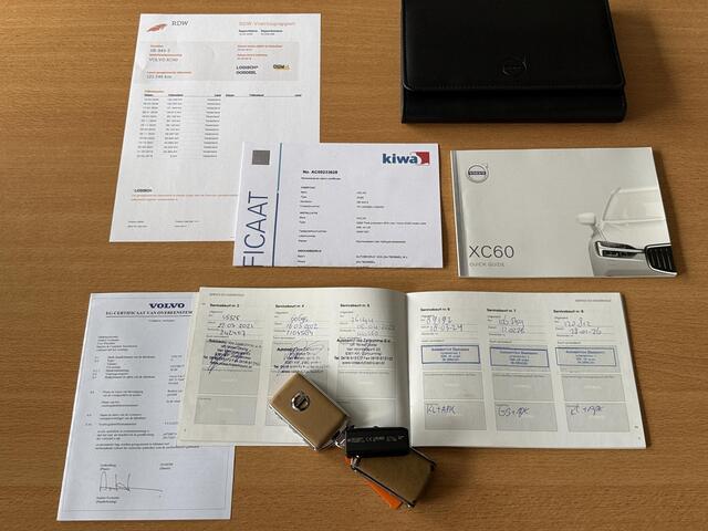 Volvo XC60 2.0 T5 AWD Inscription / Pine Grey / NL-auto