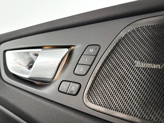 Volvo XC60 T8 Plug-in hybrid AWD Ultra Bright | Panoramadak | 360° camera | Luchtvering | Harman Kardon | Head-up display | Stoel- en Stuurverwarming | Trekhaak