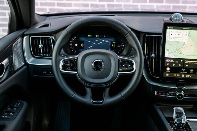 Volvo XC60 Plug-in Hybrid T6 AWD Plus Black Edition | Bowers & Wilkins Audio | Luchtvering | Stoelmassage | Stoelverwarming en Ventilatie | Head-up Display | 360 Camera | Schuif-/Kanteldak| Getint glas | Alarm | Trekhaak |