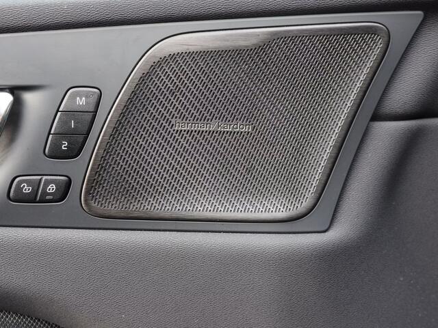 Volvo XC60 2.0 T8 Plug-in hybrid AWD Plus Bright (335kW/455PK) LUCHTV, PANO, TREKH, 21-inch LMV ** Ex VOLVO - 21k Onder NP ** ** INFORMEER OOK NAAR ONZE AANTREKKELIJKE FINANCIAL-LEASE TARIEVEN **