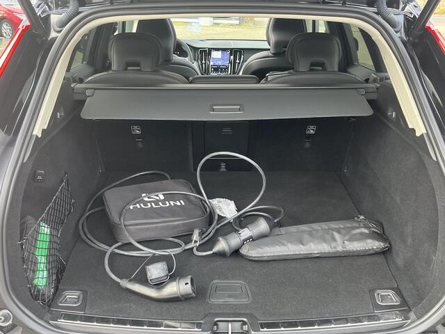 Volvo XC60 2.0 T6 Plug-in hybrid AWD Plus Dark 360 CAMERA| HARMAN KARDON| ACHTERBANK VERWARMD| PANO| VOORSTOELEN + STUUR VERWARMD| ELEKTRISCHE STOELEN MET MEMORY| ELEKTRISCHE ACHTERKLEP| DEALER OH. NET ONDERHOUD GEHAD|
