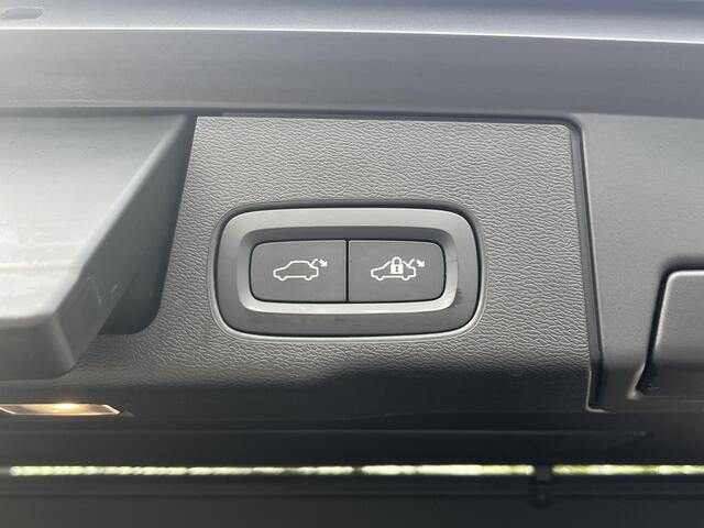 Volvo XC60 2.0 T6 Plug-in hybrid AWD Plus Dark 360 CAMERA| HARMAN KARDON| ACHTERBANK VERWARMD| PANO| VOORSTOELEN + STUUR VERWARMD| ELEKTRISCHE STOELEN MET MEMORY| ELEKTRISCHE ACHTERKLEP| DEALER OH. NET ONDERHOUD GEHAD|