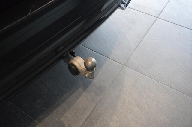 Volvo XC60 B4 Plus Dark leer clima camera led trekhaak 19 inch !!