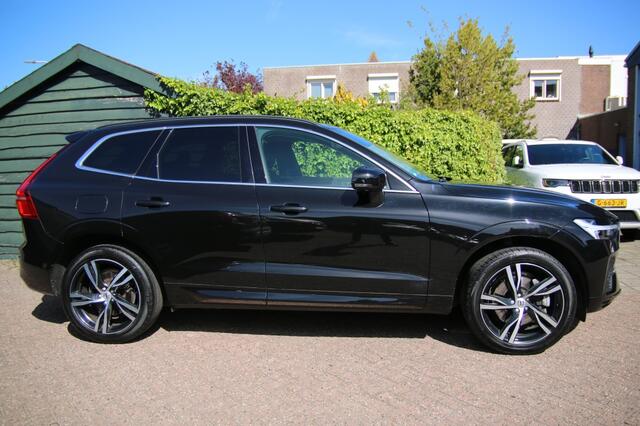 Volvo XC60 2.0 B4 Momentum Pro Business