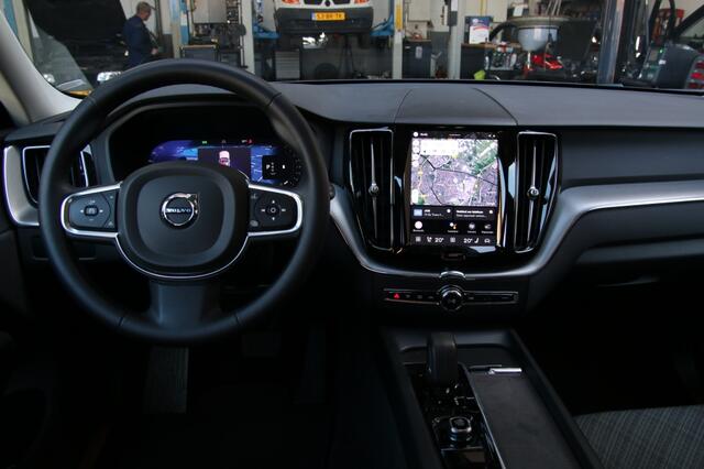 Volvo XC60 2.0 B4 Momentum Pro Business