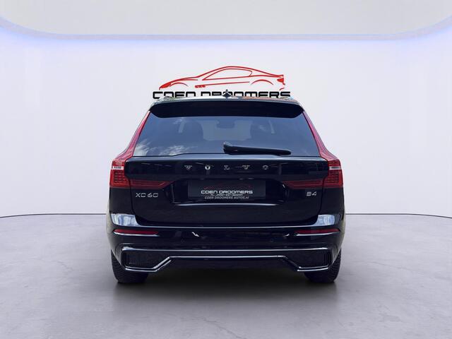 Volvo XC60 2.0 B4 Plus Dark /Sportstoelen met memory/ Full-LED/Dode hoek sensoren/Harman Kardon Audio/Stoelverwarming V+A/Semi-elektrische trekhaak/Keyless/Camera met PDC voor+achter/