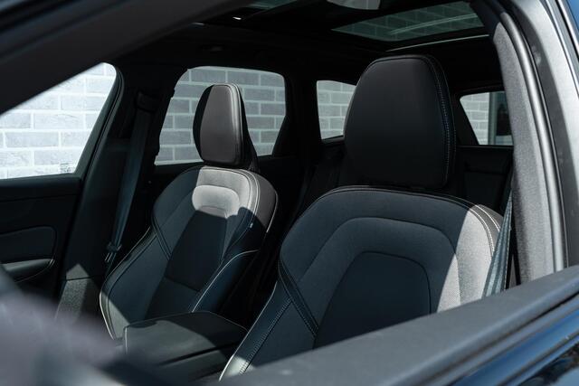 Volvo XC60 2.0 T6 Plug-in hybrid AWD Plus Black Edition | Adaptieve Cruise Control | Panoramadak | Harman Kardon Audio | Stoel-/Stuur-/Voorruitverwarming | Dodehoek Detectie | 360° Parkeercamera |