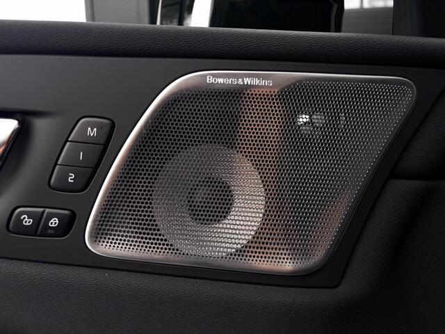 Volvo XC60 2.0 Recharge T8 AWD R-Design | B&W | PANO | 21" | HUD | Memory |