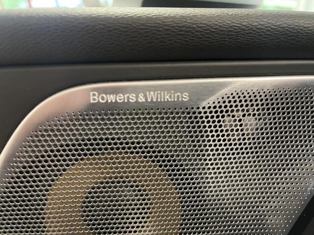 Volvo XC60 2.0 T8 Twin Engine AWD R-Design 408PK Bowers&Wilkens,luchtvering,trekhaak