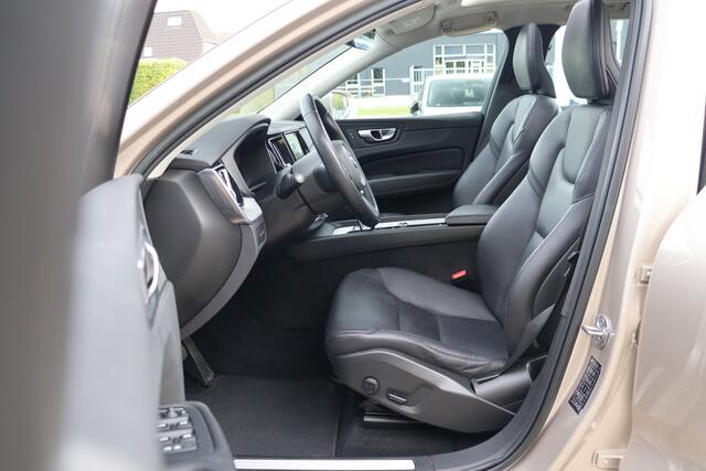 Volvo XC60 2.0 T6 Plug-in hybrid AWD Core Bright PHEV | Adap. Cruise | Elek. Trekhaak | Panoramadak | Leder