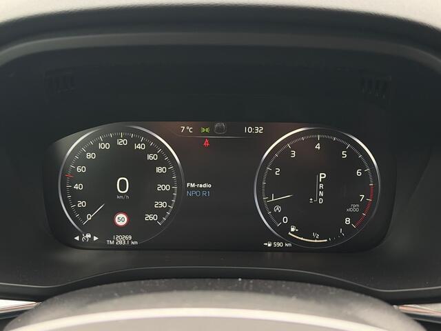 Volvo XC60 2.0 T5 Momentum | Trekhaak | Adaptive Cruise Control | BLIS | Camera | CarPlay | DAB+ | 19" |