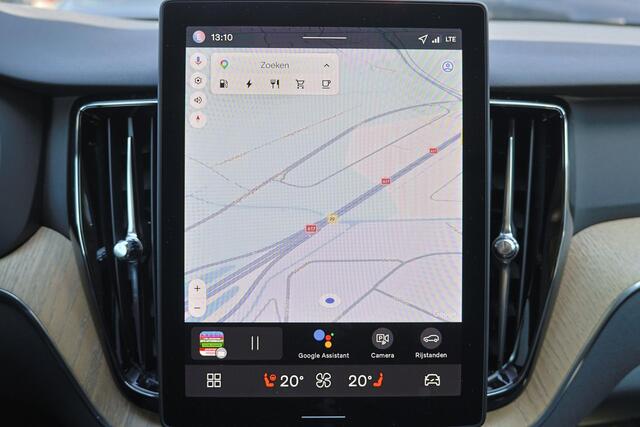 Volvo XC60 T6 Recharge AWD Plus Dark - Panorama/schuifdak - IntelliSafe Assist & Surround - 360º Camera - Harman/Kardon audio - Verwarmde voorstoelen, stuur & achterbank - Parkeersensoren voor & achter - Elektr. bedienb. voorstoelen met geheugen - Head up display - 