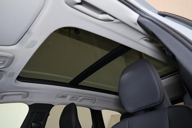 Volvo XC60 T6 Recharge AWD Plus Dark - Panorama/schuifdak - IntelliSafe Assist & Surround - 360º Camera - Harman/Kardon audio - Verwarmde voorstoelen, stuur & achterbank - Parkeersensoren voor & achter - Elektr. bedienb. voorstoelen met geheugen - Head up display - 