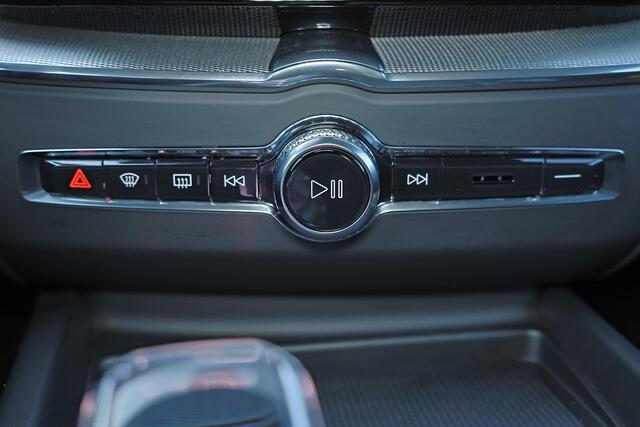 Volvo XC60 T8 Recharge AWD Ultra Black Edition - Panorama/schuifdak - IntelliSafe Assist & Surround - 360º Camera - Harman/Kardon audio - Adaptieve LED koplampen - Verwarmde voorstoelen, stuur & achterbank - Parkeersensoren voor & achter - Elektr. bedienb. voorstoel