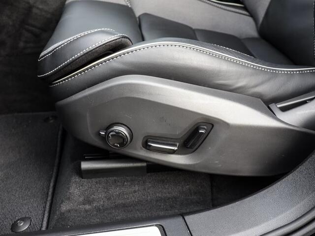 Volvo XC60 2.0 T8 Plug-in hybrid AWD Plus Bright (335kW/455PK) LUCHTV, PANO, TREKH, 21-inch LMV ** Ex VOLVO - 26k Onder NP ** ** INFORMEER OOK NAAR ONZE AANTREKKELIJKE FINANCIAL-LEASE TARIEVEN **