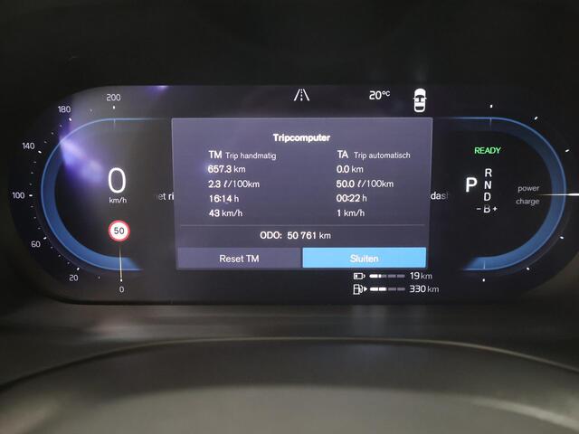 Volvo XC60 2.0 T6 Plug-in hybrid AWD Plus Dark | Panoramadak | Digitaal Dashboard | Contourstoelen | Stoelverwarming V + A | Camera | DAB | Apple CarPlay/Android Auto | Stuurverwarming | Adaptieve Cruise Control | Ele. kofferdeksel | Ele. verstelbare stoel + geheuge