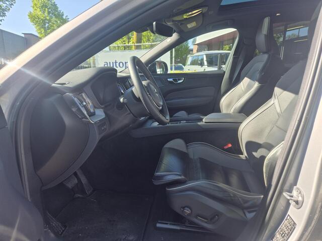 Volvo XC60 2.0 T6 Plug-in hybrid AWD Plus Dark Trekhaak/Panodak/20Inch etc.