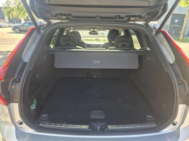 Volvo XC60 2.0 T6 Plug-in hybrid AWD Plus Dark Trekhaak/Panodak/20Inch etc.