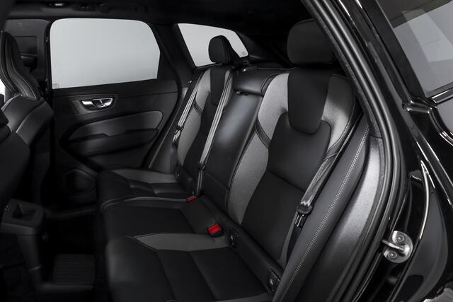 Volvo XC60 2.0 T8 Plug-in hybrid AWD Plus Black Edition - Facelift MY26 | S/K Panodak | Elek. Trekhaak | 360 Camera | Head-Up | Harmon/Kardon | Dig.Cockpit | Adapt.Cruise | Stoel-+Stuurverw. | NAV+App.Connect | Auto.Airco | LM 21" | 0120
