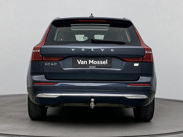 Volvo XC60 2.0 T6 Plug-in hybrid AWD Core Bright 350PK | Wegklapbare Trekhaak | Schuif-/Kanteldak | All Season Banden | Stoel- en Stuurverwarming | Achterbankverwarming | Elektrische Kofferklep | Apple CarPlay & Android Auto