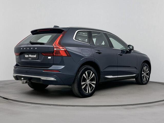 Volvo XC60 2.0 T6 Plug-in hybrid AWD Core Bright 350PK | Wegklapbare Trekhaak | Schuif-/Kanteldak | All Season Banden | Stoel- en Stuurverwarming | Achterbankverwarming | Elektrische Kofferklep | Apple CarPlay & Android Auto
