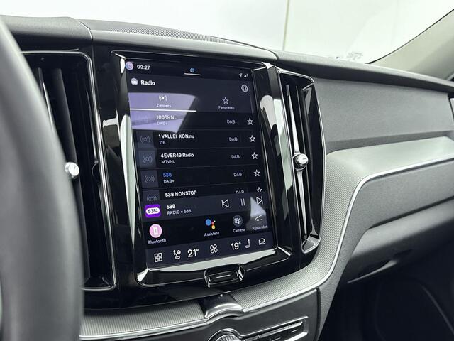 Volvo XC60 2.0 T6 Plug-in hybrid AWD Core Bright 350PK | Wegklapbare Trekhaak | Schuif-/Kanteldak | All Season Banden | Stoel- en Stuurverwarming | Achterbankverwarming | Elektrische Kofferklep | Apple CarPlay & Android Auto