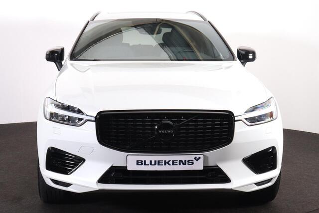 Volvo XC60 T8 Recharge AWD R-Design - Panorama/schuifdak - IntelliSafe Assist & Surround - Harman/Kardon audio - Adaptieve LED koplampen - Parkeercamera achter - Verwarmde voorstoelen, stuur & achterbank - Parkeersensoren voor & achter - Elektr. bedienb. voorstoelen