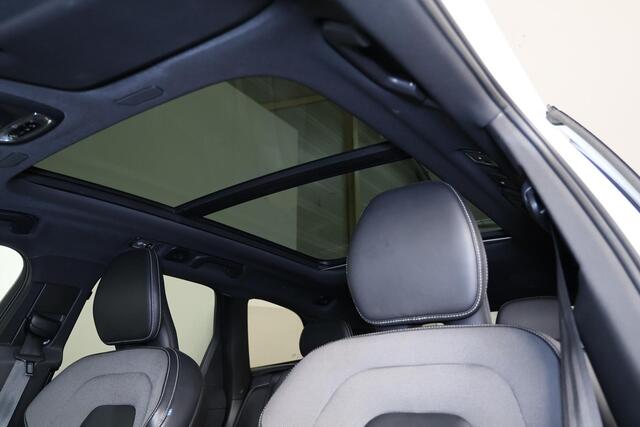 Volvo XC60 T8 Recharge AWD R-Design - Panorama/schuifdak - IntelliSafe Assist & Surround - Harman/Kardon audio - Adaptieve LED koplampen - Parkeercamera achter - Verwarmde voorstoelen, stuur & achterbank - Parkeersensoren voor & achter - Elektr. bedienb. voorstoelen