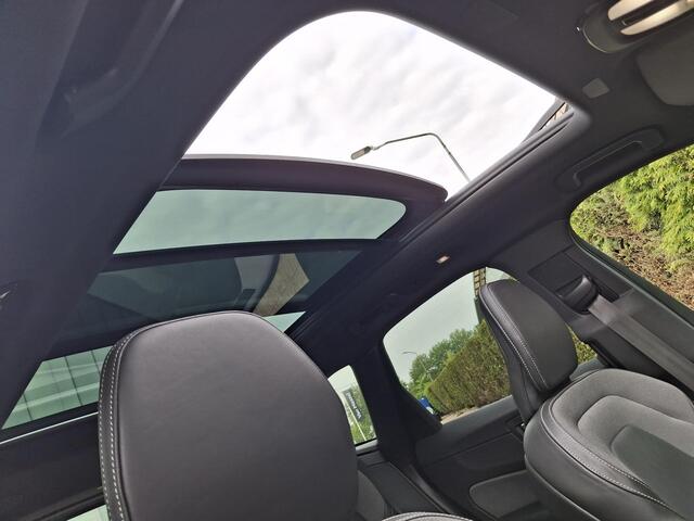 Volvo XC60 T8 Plug-in hybrid AWD Ultimate Dark | Panoramadak | 360 camera | Stoel/Stuur Verwarming | Harman/Kardon |