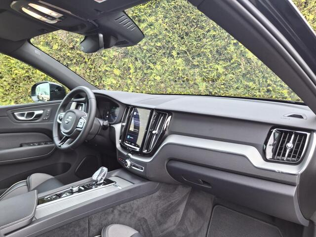Volvo XC60 T6 Plug-in hybrid AWD Plus Black Edition | Panoramadak | 360 camera | Stoel/Stuur Verwarming |