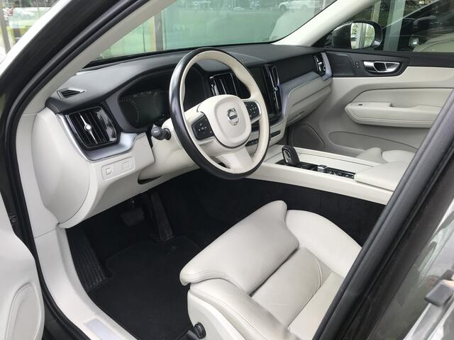 Volvo XC60 2.0 B5 Momentum Exclusive | Rijklaar incl 12 mnd Bovag | Panoramadak Trekhaak Carplay Headup