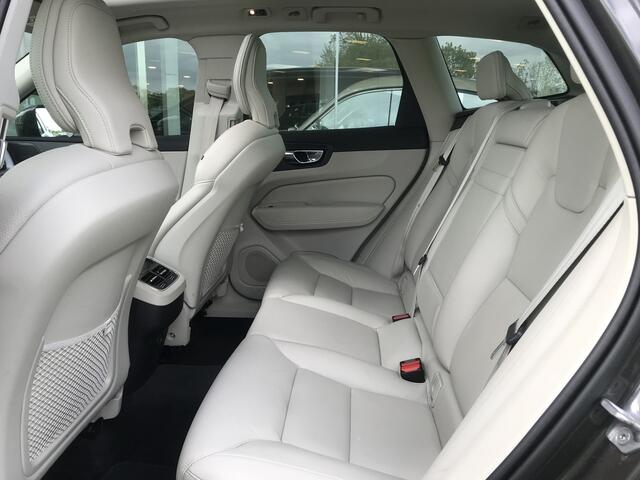 Volvo XC60 2.0 B5 Momentum Exclusive | Rijklaar incl 12 mnd Bovag | Panoramadak Trekhaak Carplay Headup