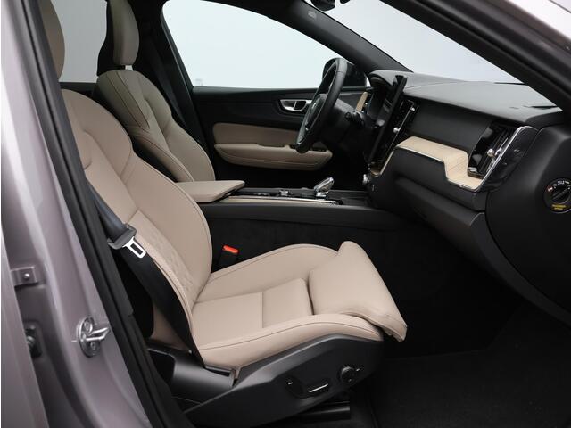 Volvo XC60 T6 350PK Plug-in hybrid AWD Plus Dark / Panoramisch Dak / Head-Up / 360gr Camera / Stuur+Stoel+Achterbank Verwarming / 20" / Elekt. Verstelbare Stoelen / Alarm / Extra Getint Glas /