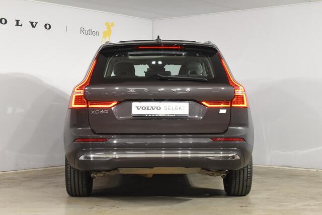Volvo XC60 T6 350PK Automaat Plug-in Hybrid AWD Plus Bright / Navigatie / Elektrisch glazen schuif-kanteldak / Leren bekleding / Stuur & Stoelverwarming / Elektrische stoelen met geheugen / Elektrische achterklep / Cruise control