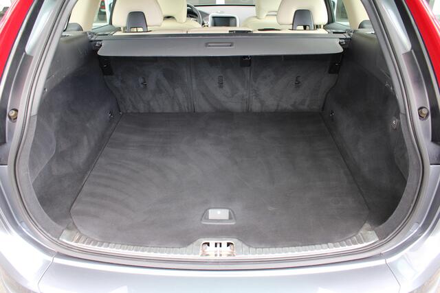 Volvo XC60 T5 245PK Automaat Summum | Schuif/kanteldak | Keyless entry | El. Voorstoelen | PDC + Camera | Trekhaak | Leder |
