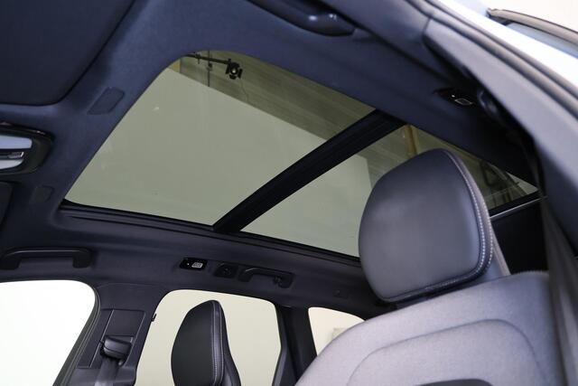 Volvo XC60 T6 Recharge AWD Plus Black Edition - Panorama/schuifdak - IntelliSafe Assist & Surround - 360º Camera - Harman/Kardon audio - Adaptieve LED koplampen - Verwarmde voorstoelen, stuur & achterbank - Parkeersensoren voor & achter - Elektr. bedienb. voorstoele